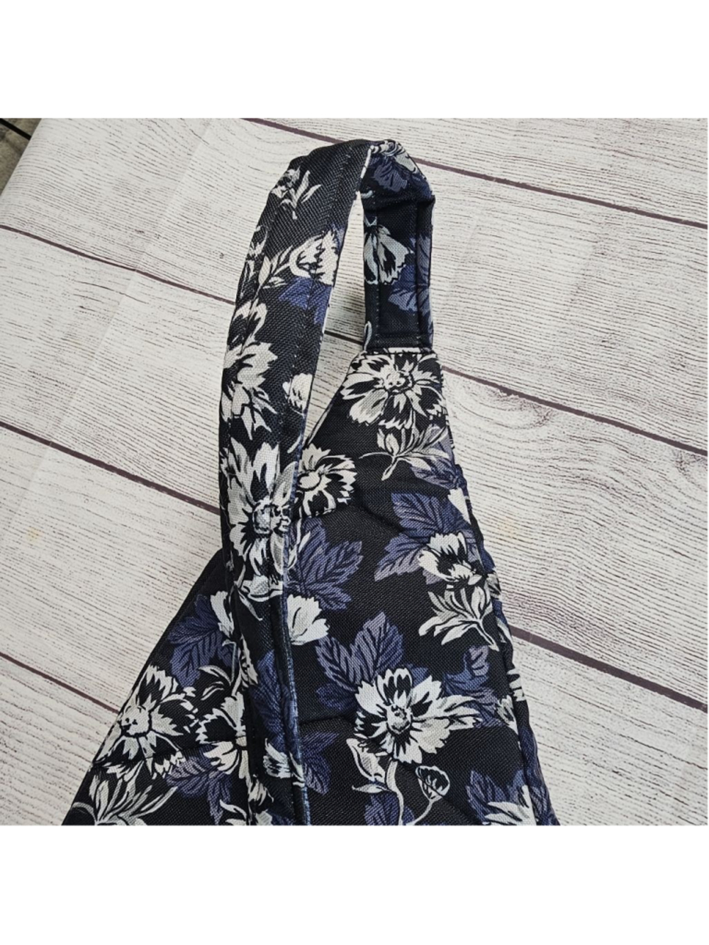 Vera Bradley blue, grey, white floral crossbody bag - Picture 6 of 10